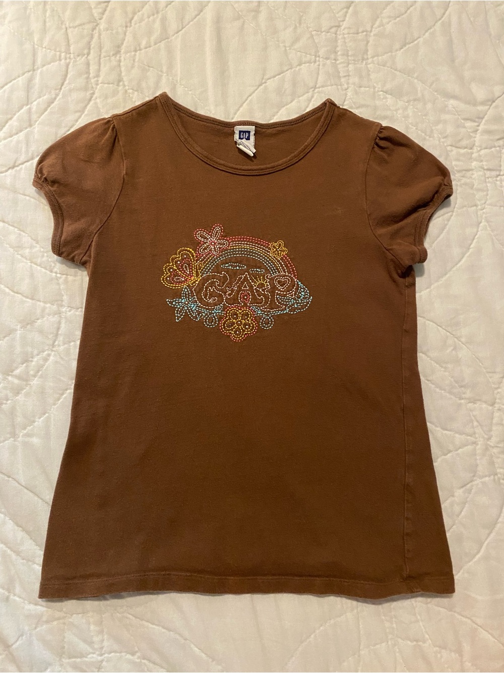 2000s GAP Girls L (10) Shirt w/ rainbow embroidery detail 👚✨